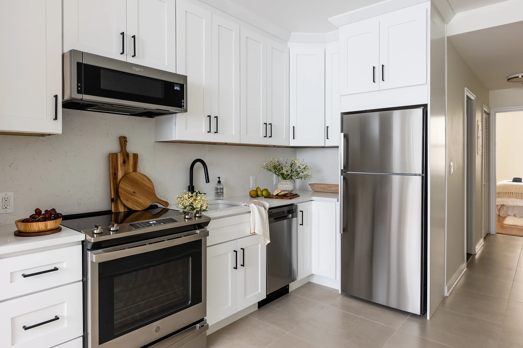 Sunique White Shaker 02